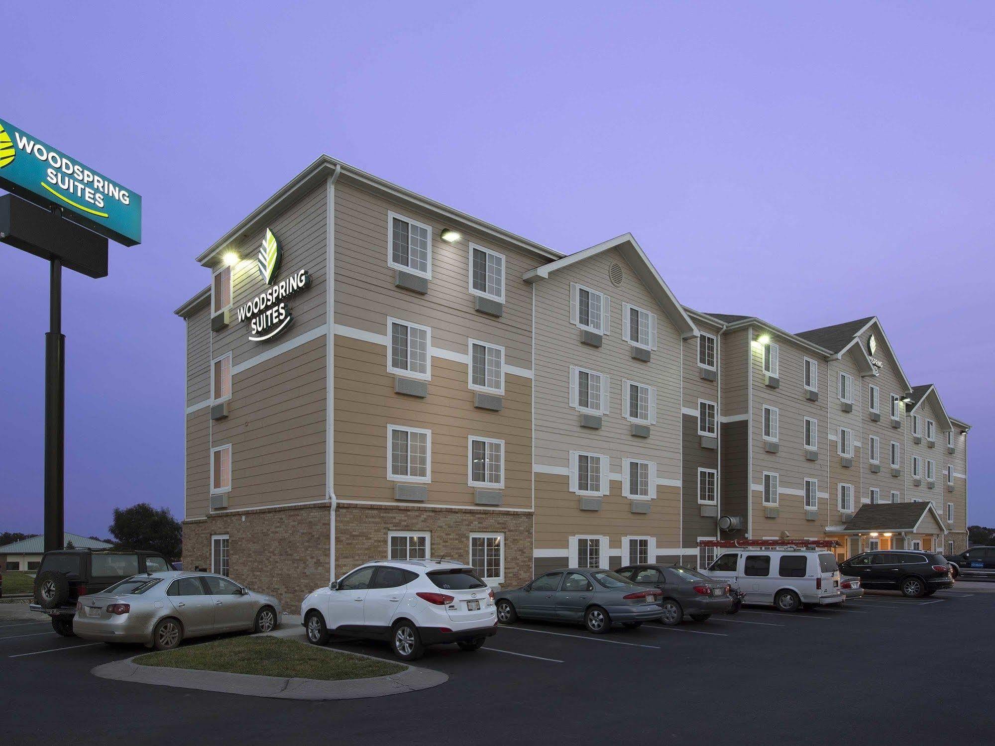 Woodspring Suites Lincoln Northeast I-80 Exterior photo